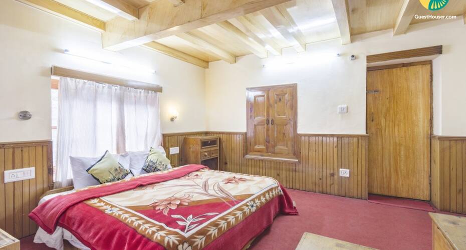 Room for 2 in a shared cottage, Manali 2