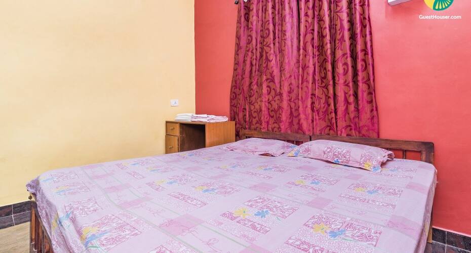 Room for 4 near Calangute beach, Goa 3