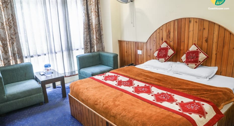 Well-appointed stay in proximity to Mall Road, Manali 3