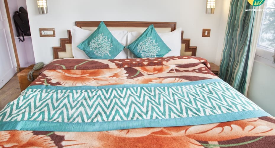 Well-furnished 2-BR stay for a family vacation, Shimla 3