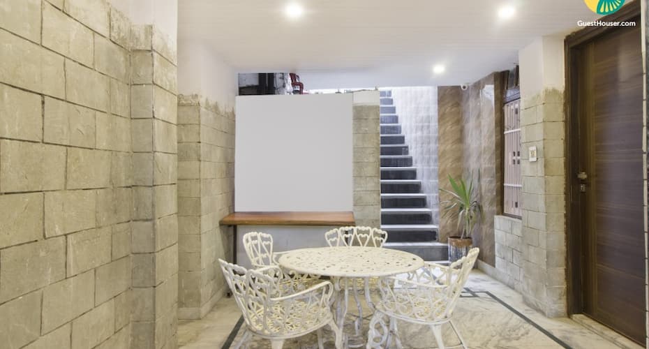 Comfy abode with a vintage touch, close to Christ Church, Shimla 2