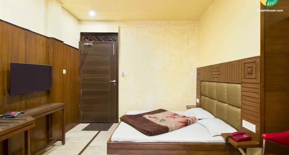 Comfy abode with a vintage touch, close to Christ Church, Shimla 3