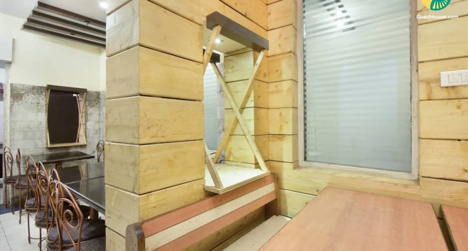 Comfy abode with a vintage touch, close to Christ Church, Shimla 4