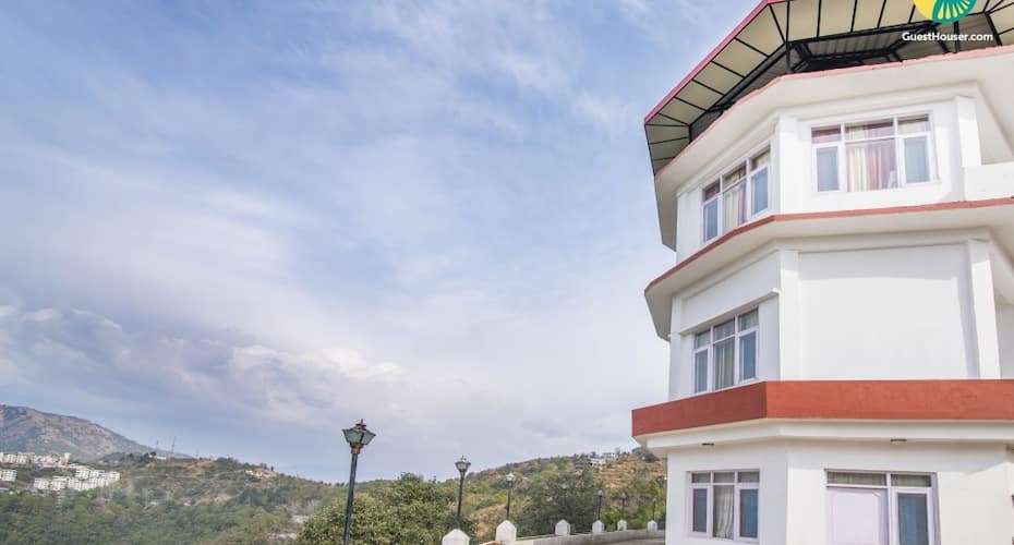 Restful abode for friends or a nuclear family, 2 km from Shoghi, Shimla 1