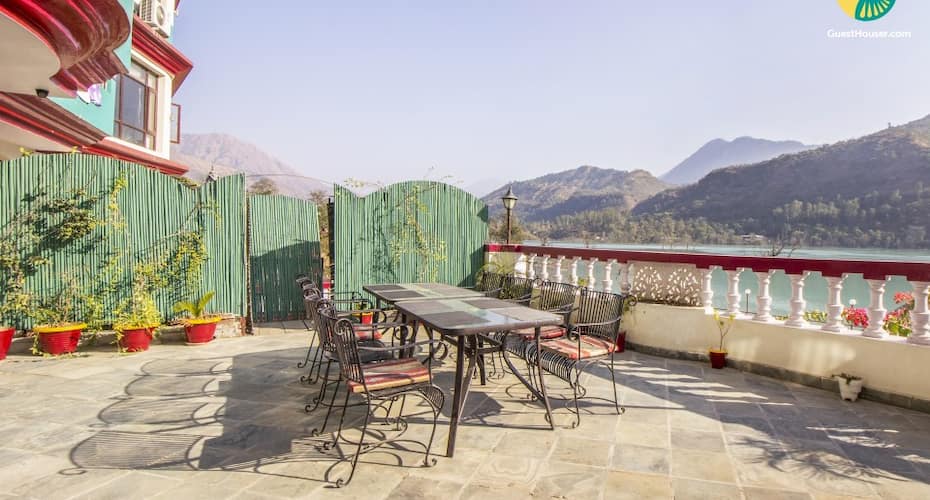 Well-furnished stay with a pool and spa, close to Shiva Cave, Shimla 5