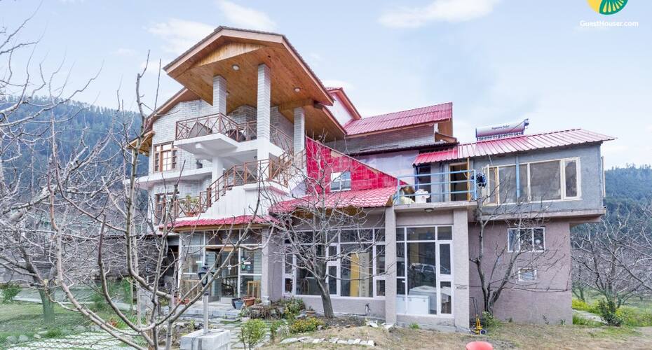 Well-furnished stay for those seeking modern comforts, Manali 1