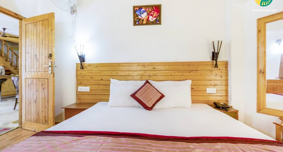 Well-furnished stay for those seeking modern comforts, Manali 3