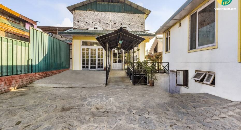 Well-furnished abode for those seeking homely comforts, Shimla 1