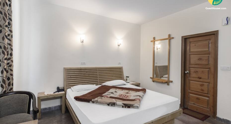 Well-furnished abode for those seeking homely comforts, Shimla 3