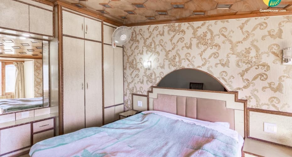 Aesthetically done stay for three, 1.2 km from Christ Church, Shimla 3
