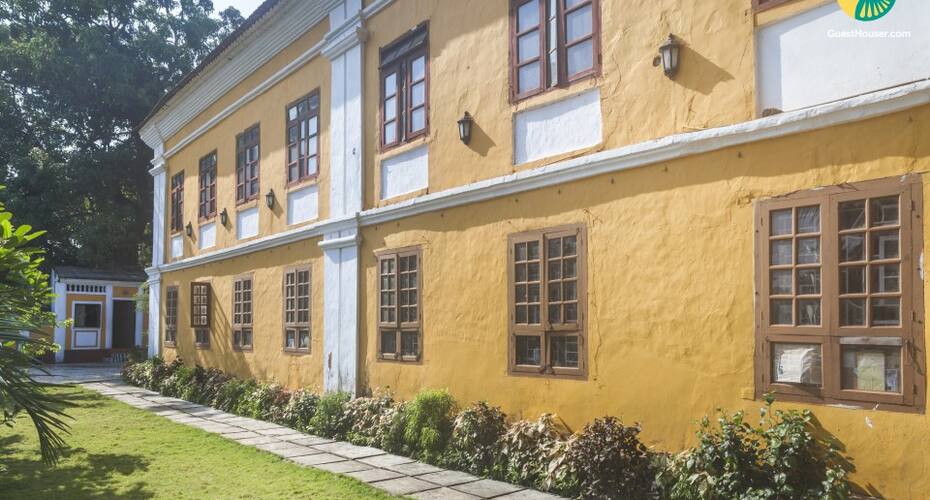 Elegant one-bedroom accommodation, close to Mall Road, Manali 3