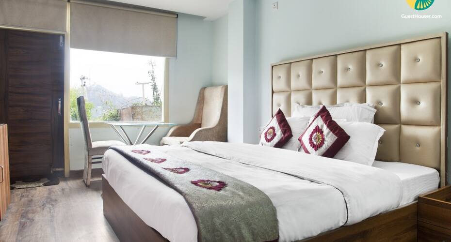 Cheerful stay for a couple, close to Christ Church, Shimla 2