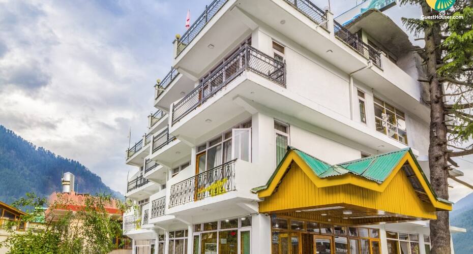 Well-appointed stay for three, 500 m from Mall Road, Manali 4