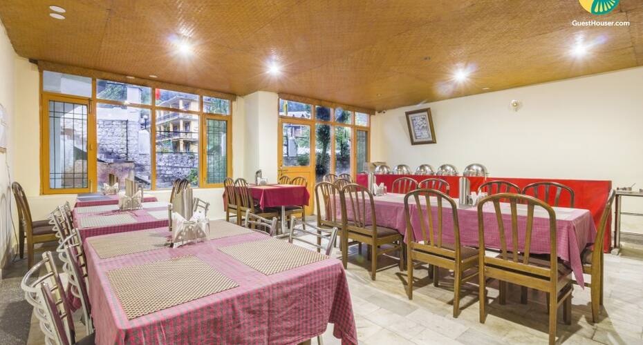 Well-appointed stay for three, 500 m from Mall Road, Manali 5