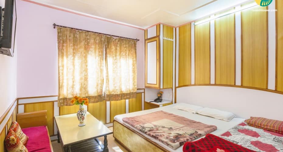 Well-appointed stay, 550 m from the Ridge, Shimla 2