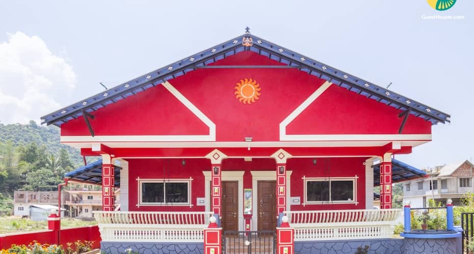 Cheerful homestay for four, 2.5 km from Raja's Seat, Madikeri 2