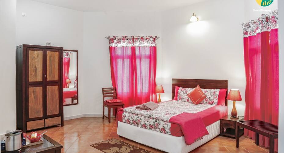 Well-furnished homestay with a picturesque view, Madikeri 2