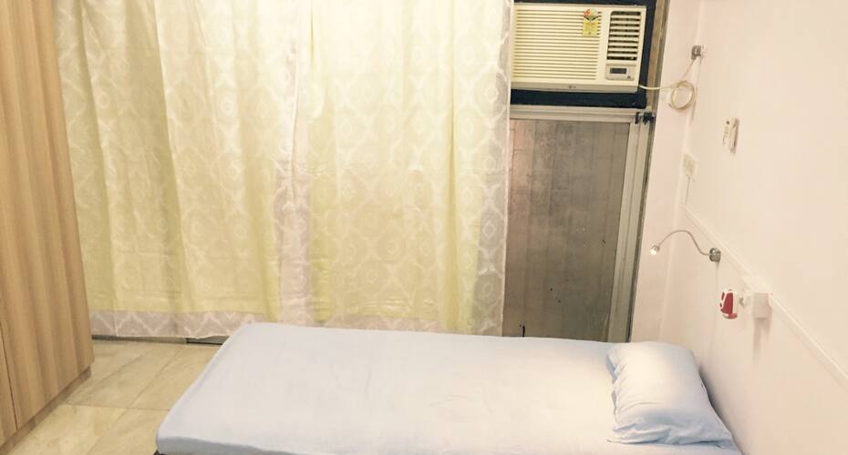 AC bedroom with wifi, Mumbai 5