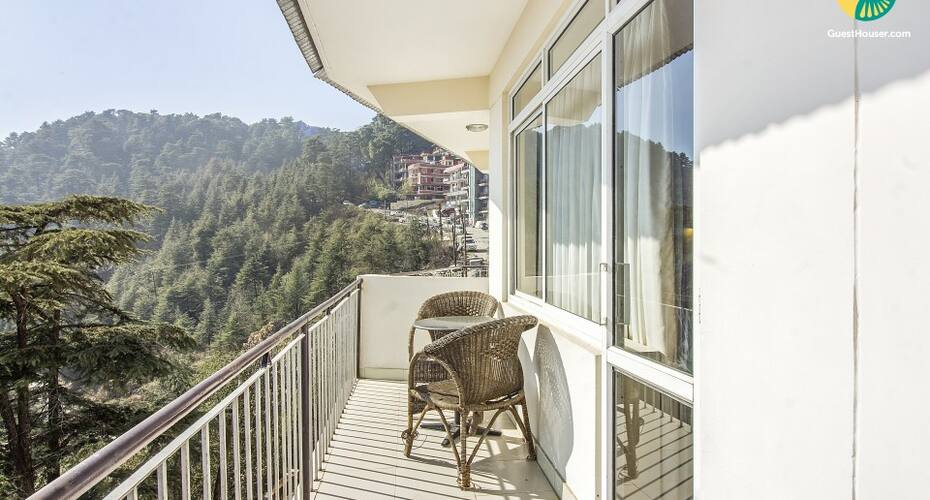 Well-furnished room for a weekend getaway, Dharamshala 3