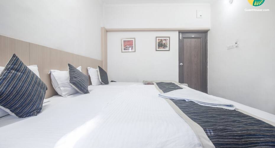 Centrally located boutique room for friends, Jaipur 3