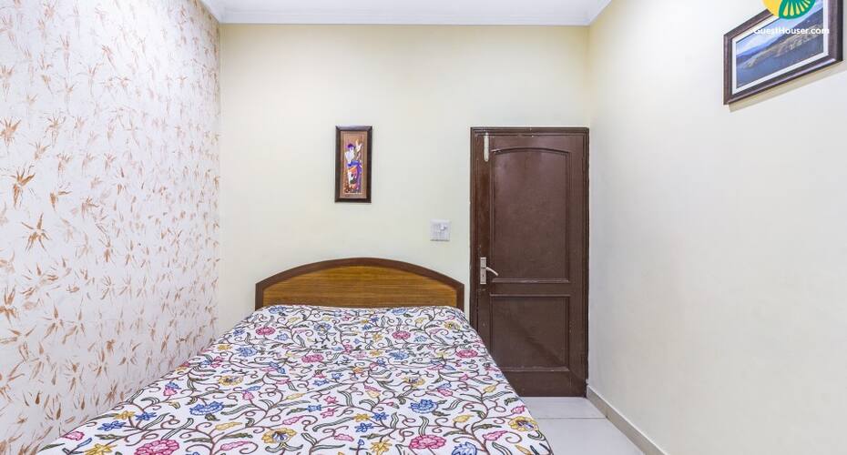 Vibrant stay for three, near Dalai Lama Temple, Dharamshala 2