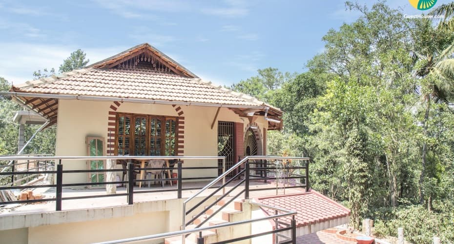 Homely retreat for backpackers, near Raja's Tomb, Madikeri 1