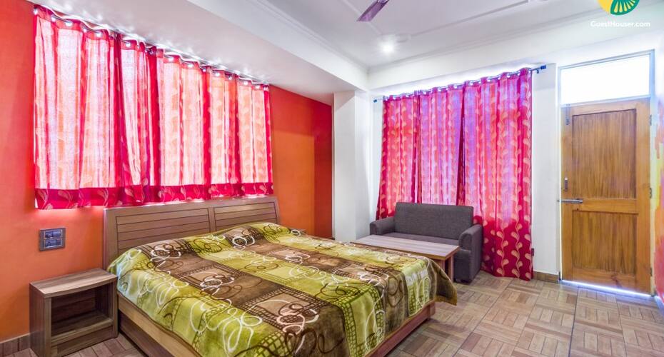 Rejuvenating retreat for three, 850 m from Tibet Museum, Dharamshala 3