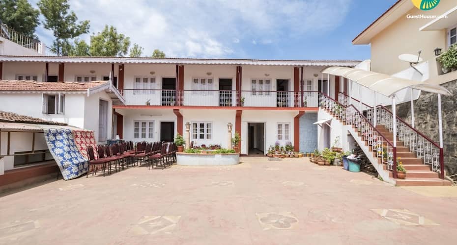 Well-furnished abode for three, 950 m from Ooty Lake, Ooty 4