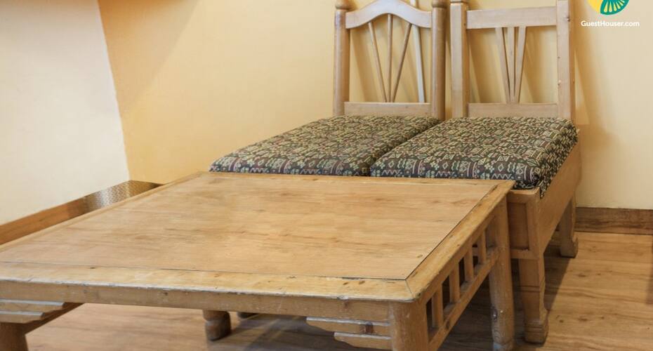 Rejuvenating retreat for three, 1.2 km from Christ Church, Shimla 3