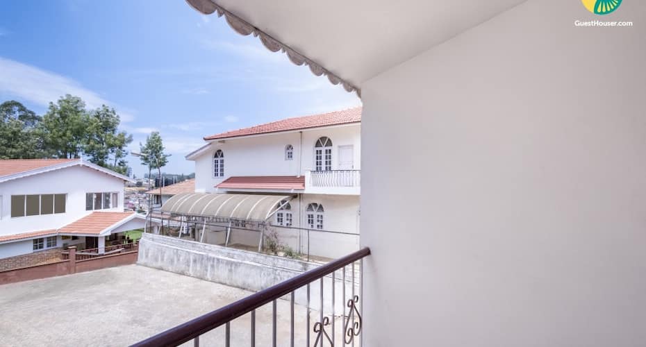 Restful stay for a backpacking holiday, 950 m from Ooty Lake, Ooty 2