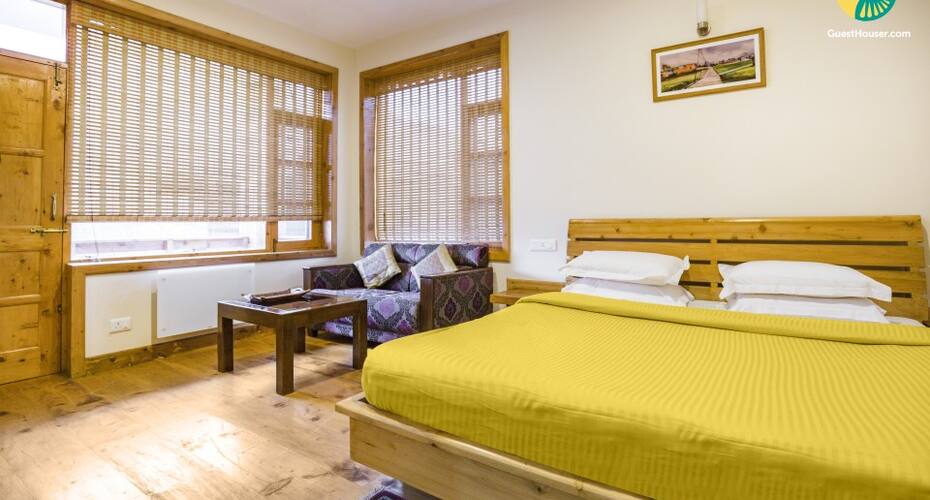 Well-appointed room in a stone cottage for nature lovers, Manali 3