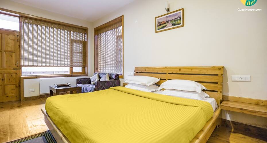 Well-appointed room in a stone cottage for nature lovers, Manali 4
