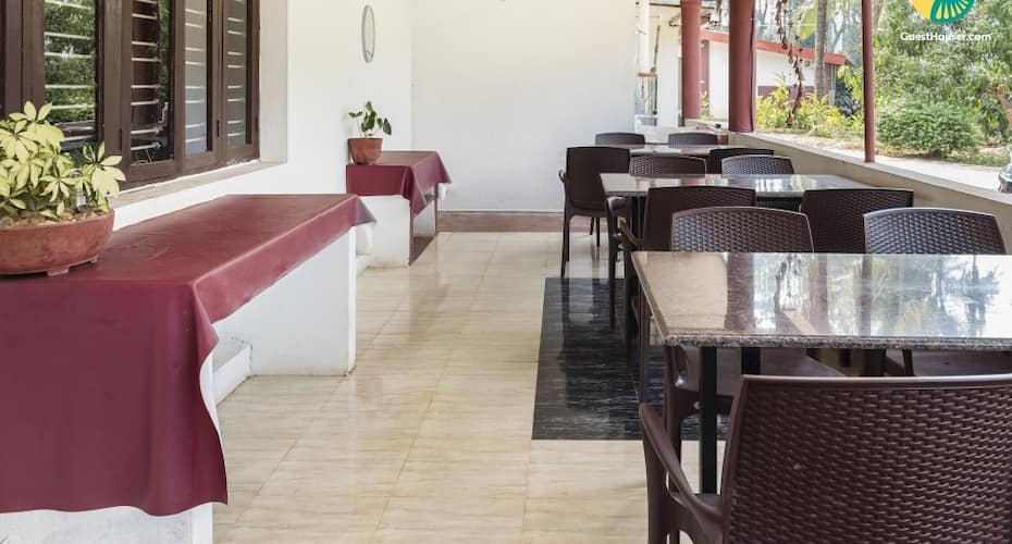 Well-furnished stay with a swimming pool, Madikeri 2