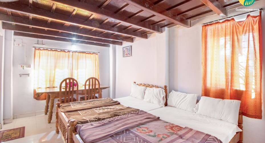 Hillside Accommodation For 12, Ideal For Trekkers, Madikeri 3