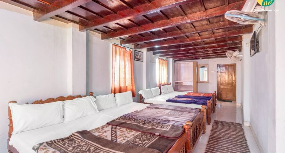 Hillside Accommodation For 12, Ideal For Trekkers, Madikeri 4