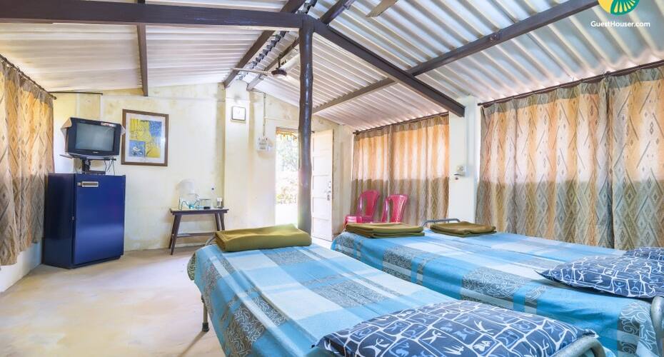 Commodious cottage room for 5, close to Awas Beach, Alibaug 2