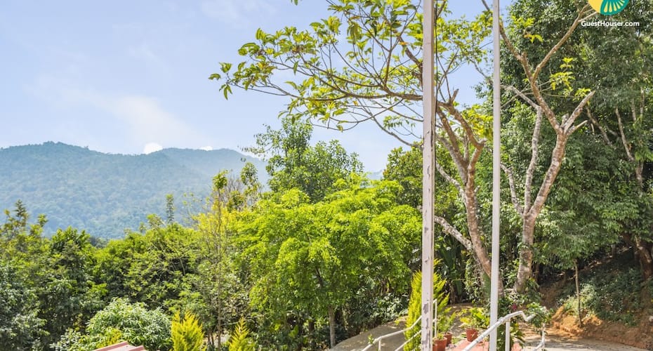 Elegant homestay nestled in a hilly landscape, Madikeri 3