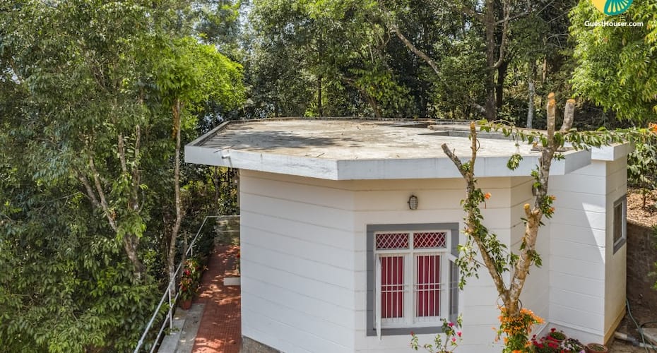 Elegant homestay nestled in a hilly landscape, Madikeri 4