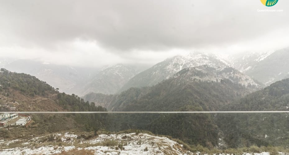 Boutique room with a panoramic view for a romantic retreat, Dharamshala 3