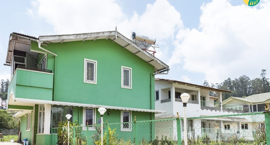 Well-appointed room with a hilly view, close to Ooty Lake, Ooty 5