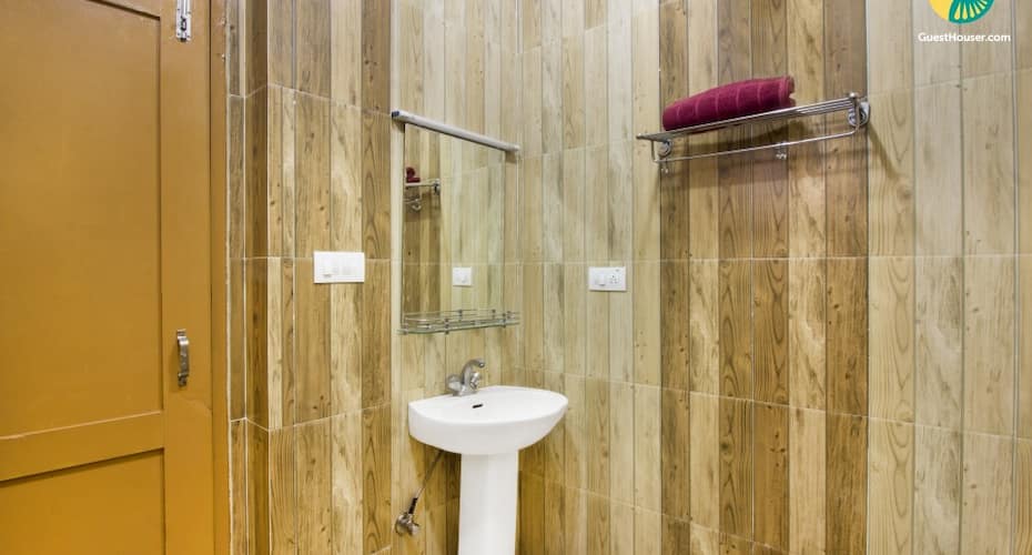 Well-furnished boutique room, perfect for a family vacation, Dharamshala 2