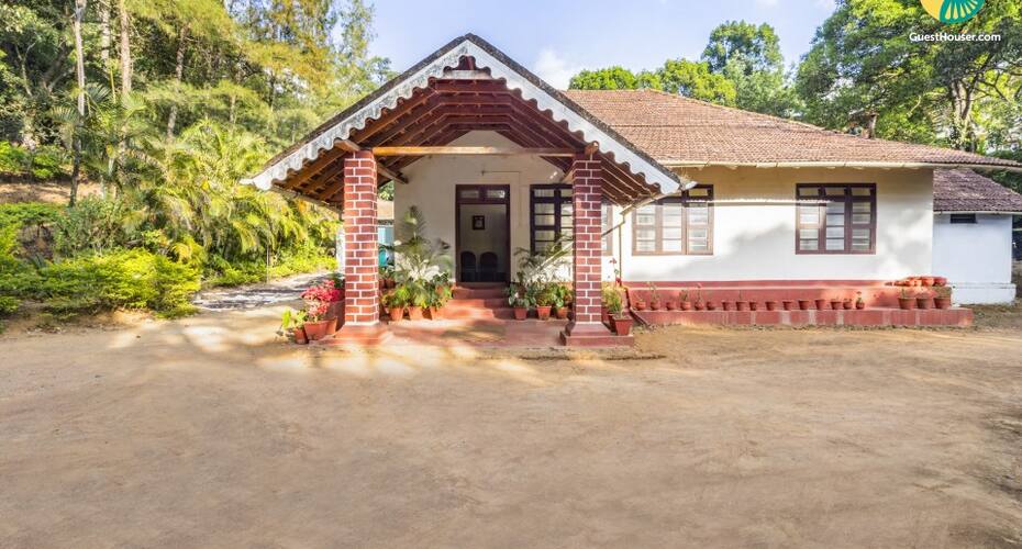 Tastefully done 4-BR stay, 1.1 km from Madikeri Fort, Madikeri 1