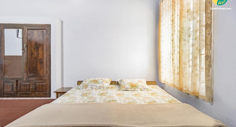Well-appointed room for those seeking a peaceful vacation, Madikeri 4