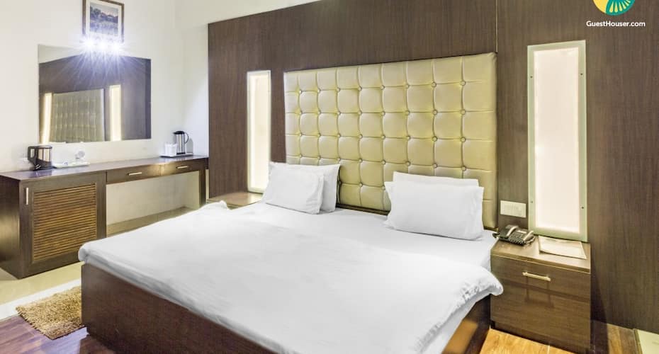 Hill-view boutique room for friends on a road trip, Dharamshala 3