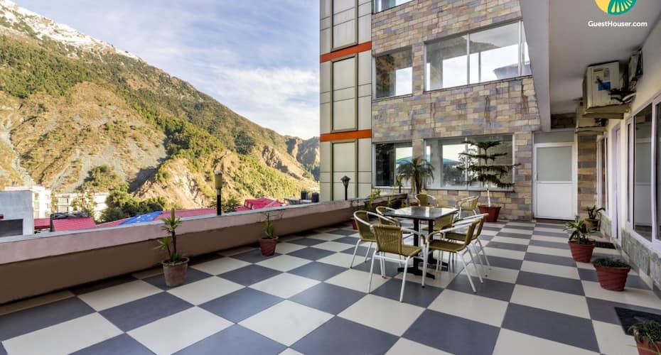 Hill-view boutique room for friends on a road trip, Dharamshala 4