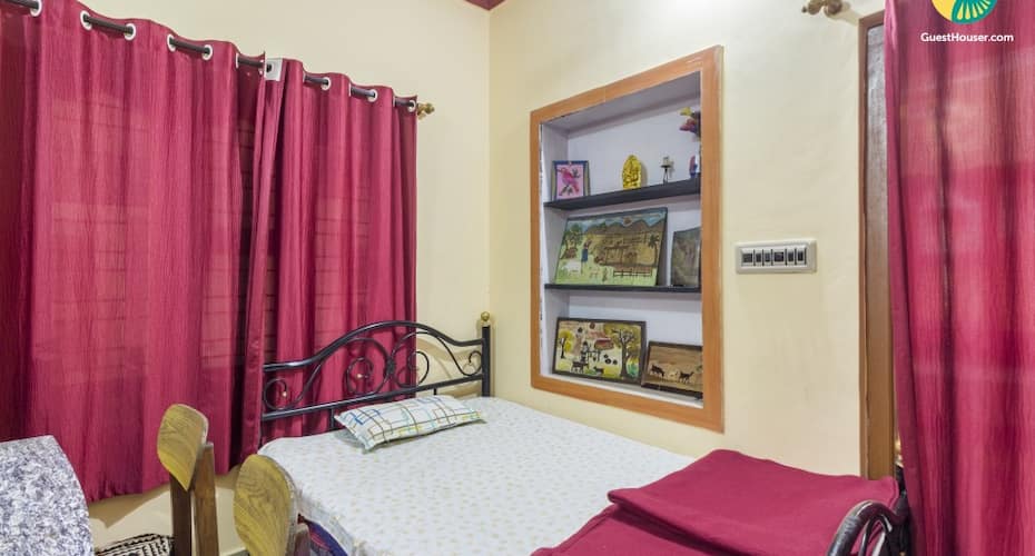 Vibrant homestay for 8, 1.9 km from Raja's Tomb, Madikeri 2