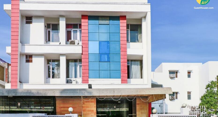 Well-appointed stay for three, close to Albert Hall, Jaipur 1