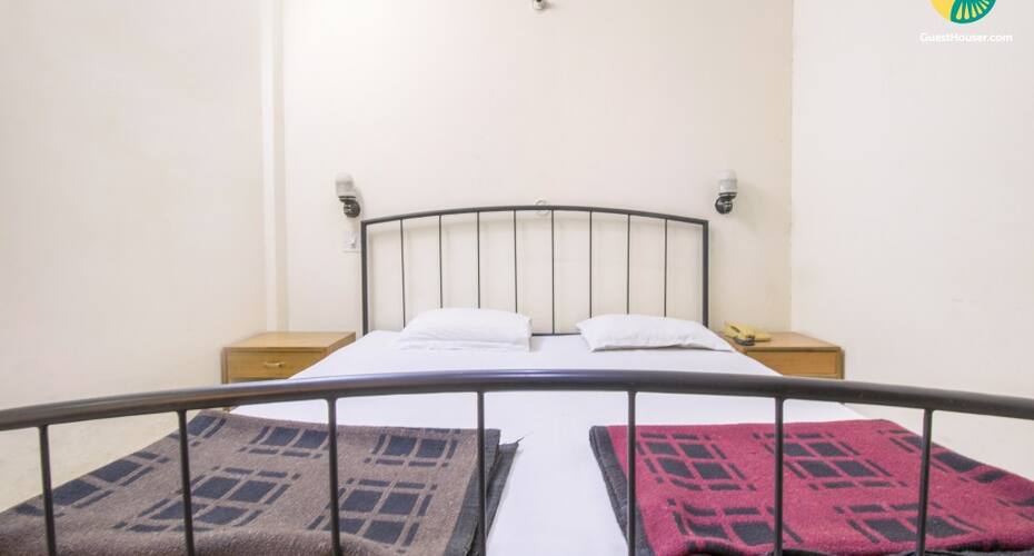 Well-appointed stay for three, close to Albert Hall, Jaipur 4