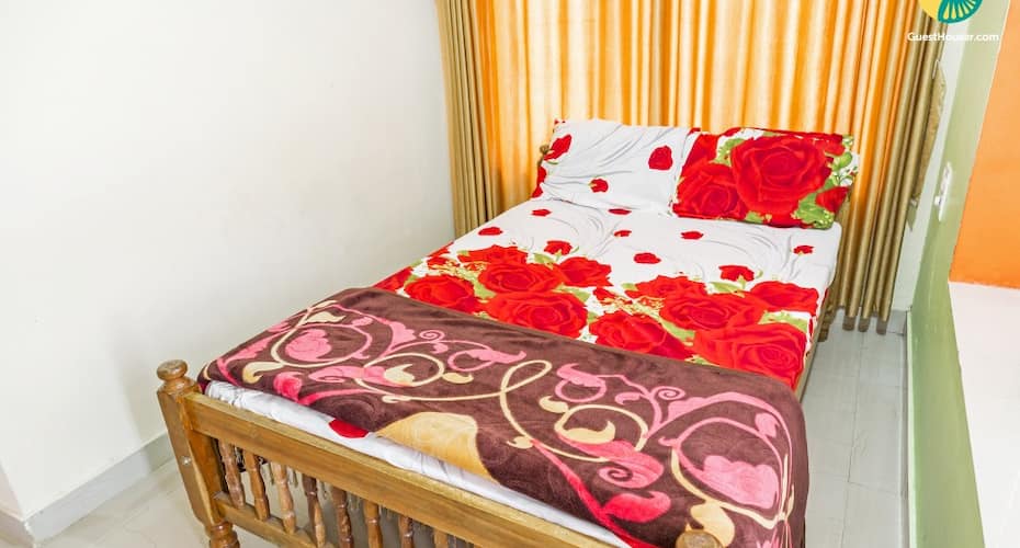 Restful 3-BR homely stay for a group, 1.2 km from Madikeri Fort, Madikeri 4