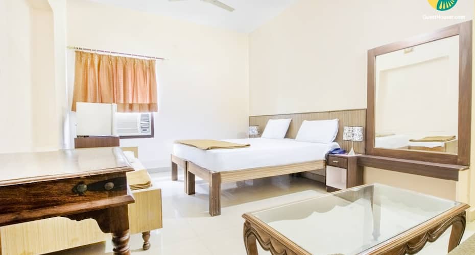 Stylish room for 3, close to Hawa Mahal, Jaipur 3